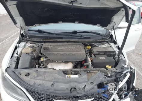 2015 Chrysler 200 Limited из США, поврежденный, VIN 1C3CCCAB2FN690016